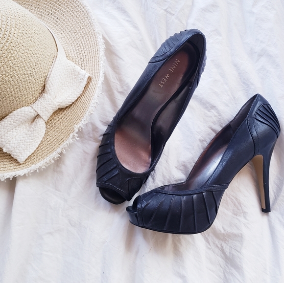 nine west black pumps